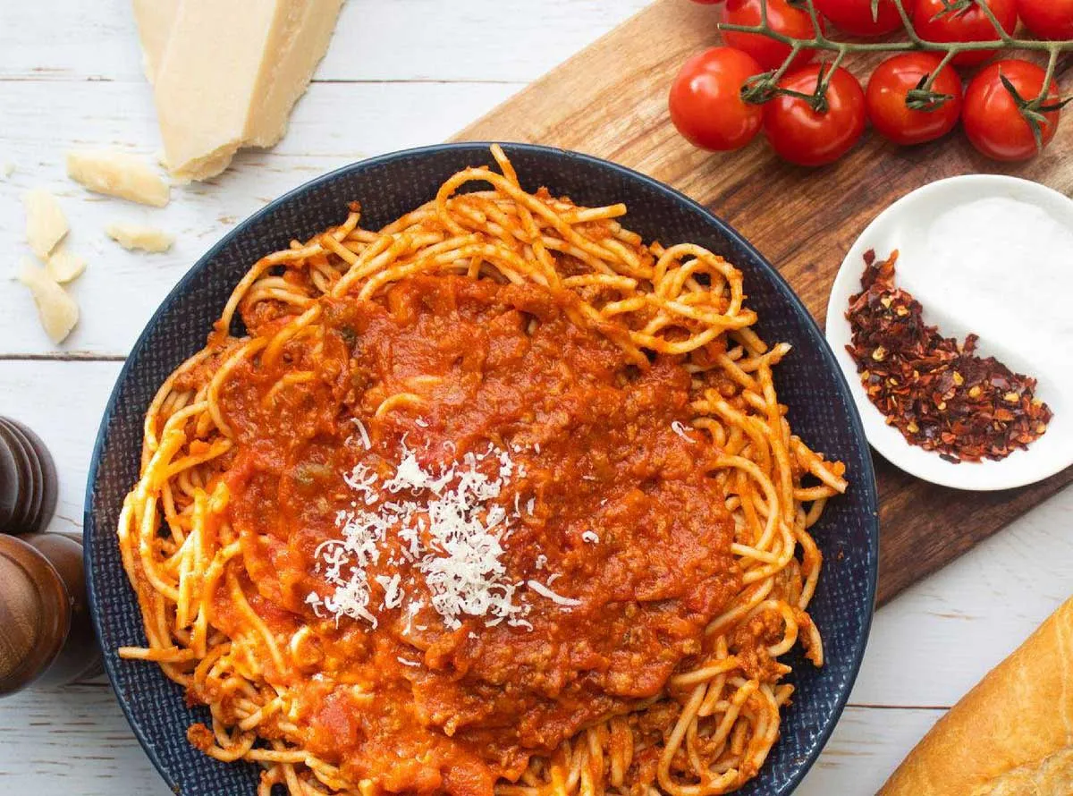składniki spaghetti bolognese mięso makaron ser