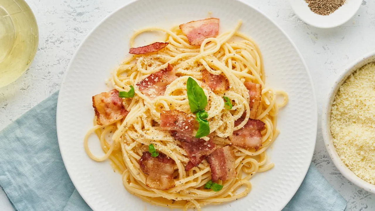 talerz spaghetti bolognese i carbonara