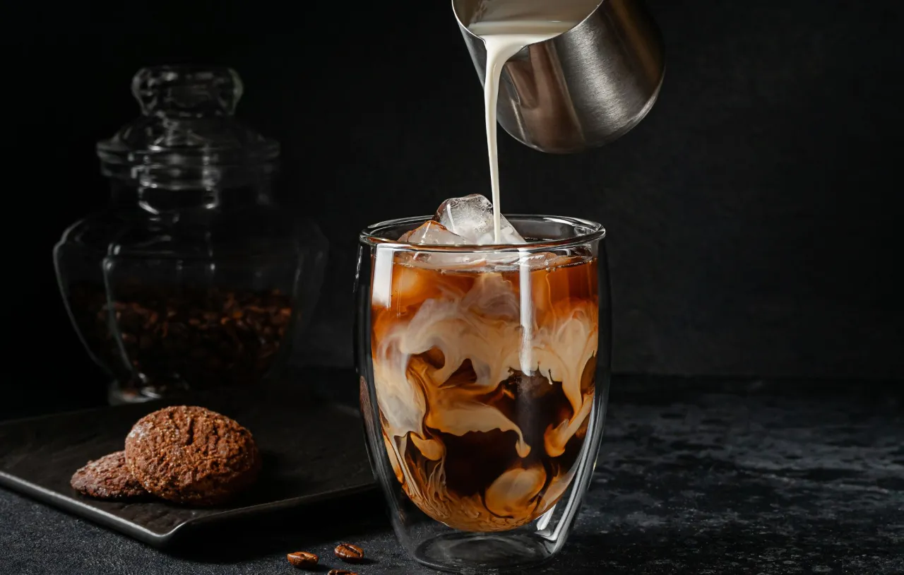 kawa z różnymi dodatkami mleko cukier syrop