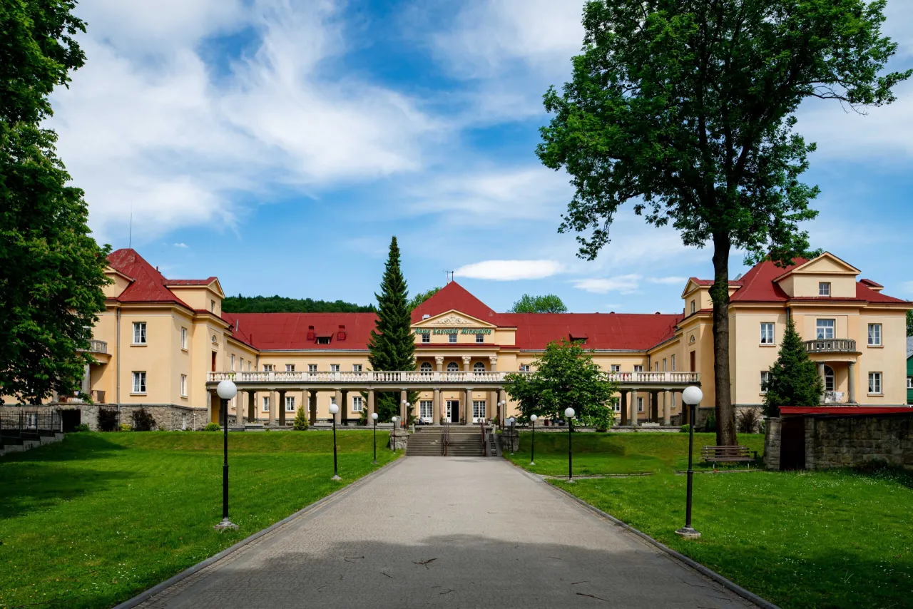 Nowe Łazienki Mineralne Krynica-Zdr&oacute;j z zewnątrz