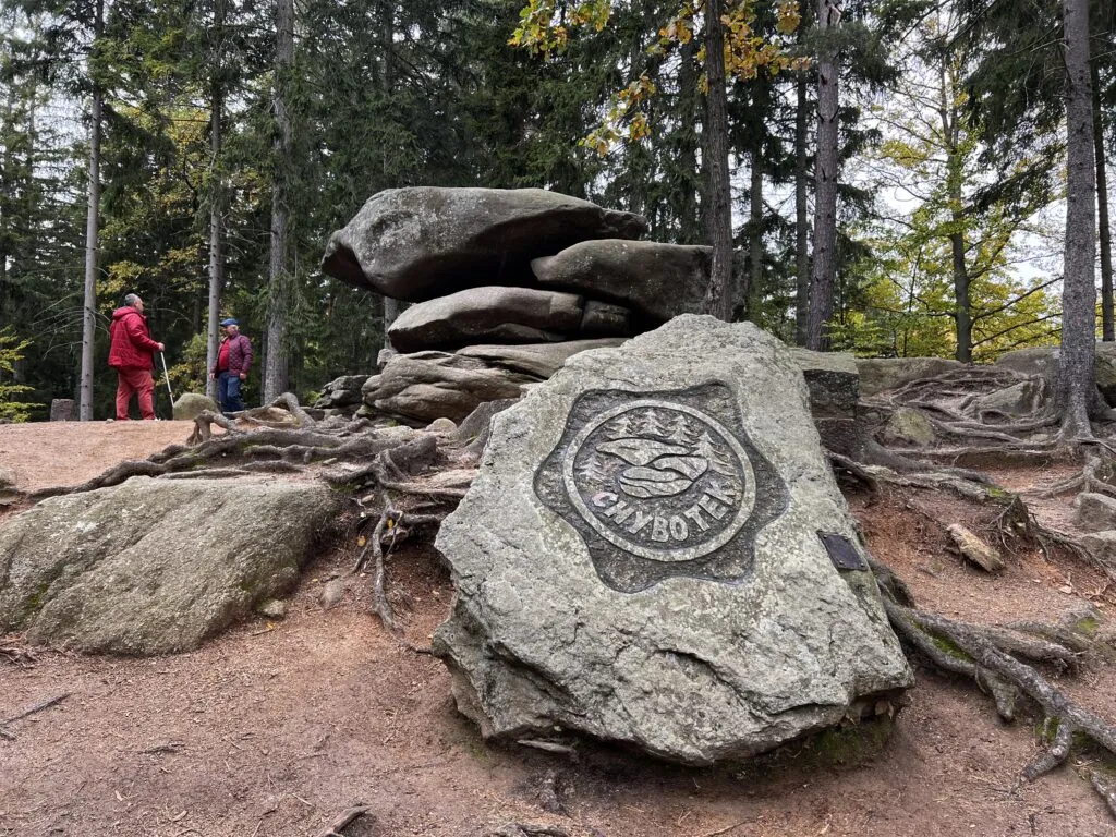 Rodzina z dziećmi na Szlaku Walońskim Chybotek