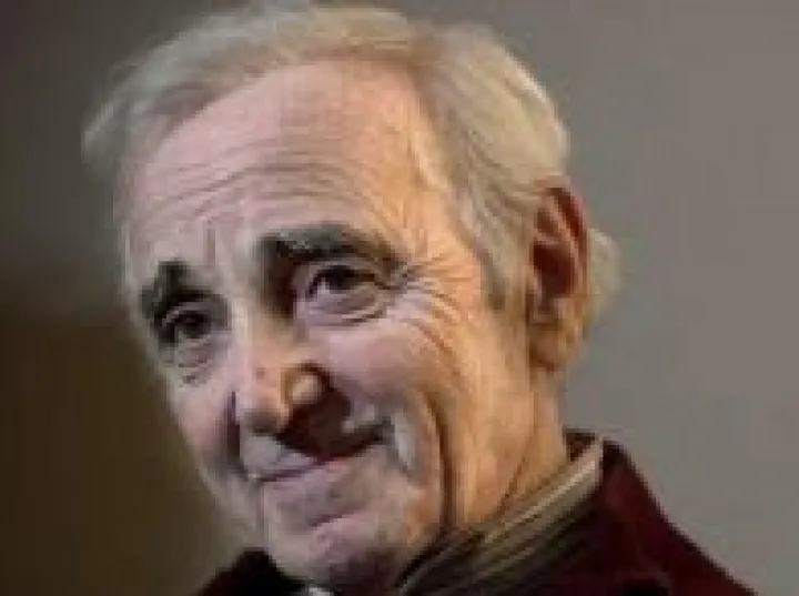Zdjęcie Charles Aznavour: Niezapomniana biografia i wpływ na muzykę