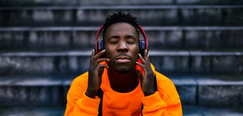 Zdjęcie Najlepsze słuchawki bezprzewodowe JBL – ranking, który zaskoczy każdego