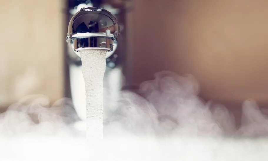 Zdjęcie Jaka temperatura ciepłej wody w bloku? Uniknij niebezpieczeństw i kosztów