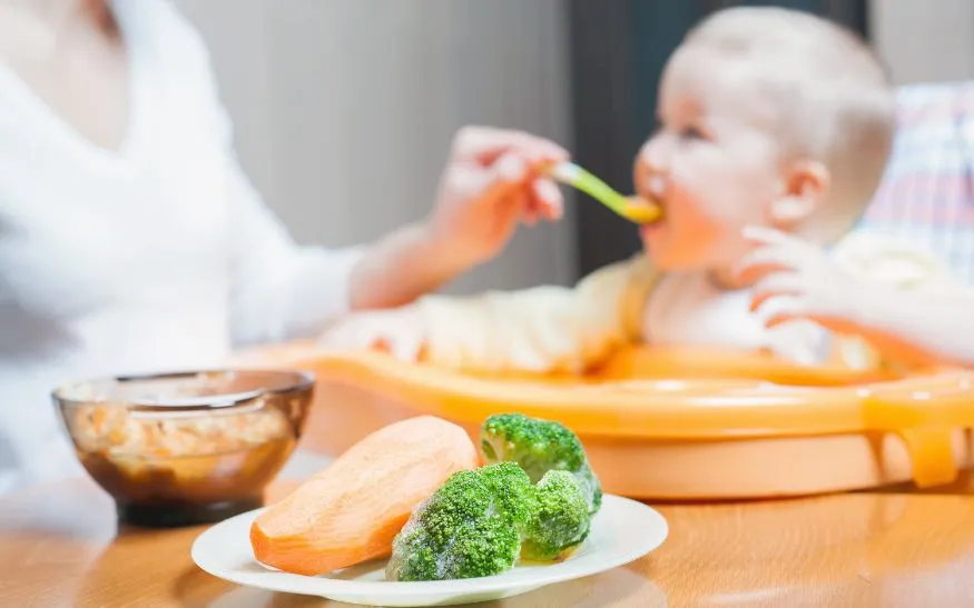 Zdjęcie Kiedy rozszerzać dietę dziecka karmionego piersią? Ważne wskazówki