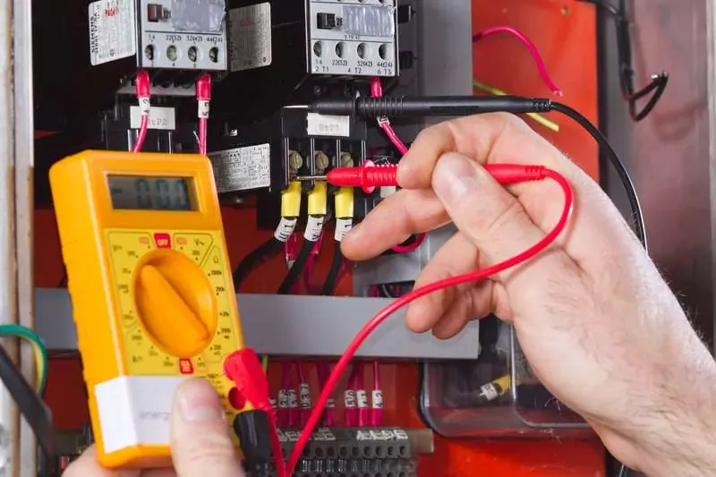 Zdjęcie Ile kosztuje odbiór domu przez elektryka? Sprawdź, co wpływa na cenę