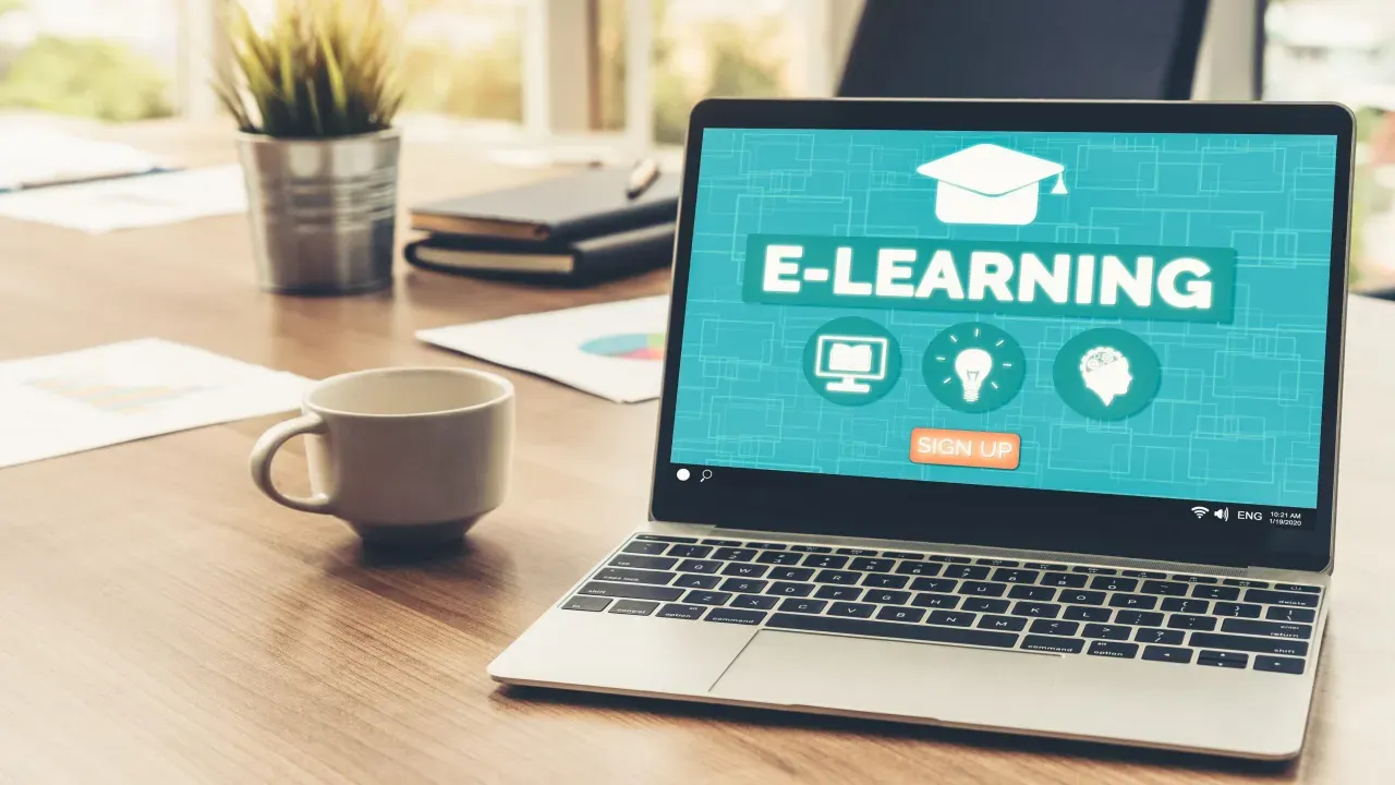 Zdjęcie Czy szkoła w chmurze to dobry wybór? Zalety i wady edukacji online
