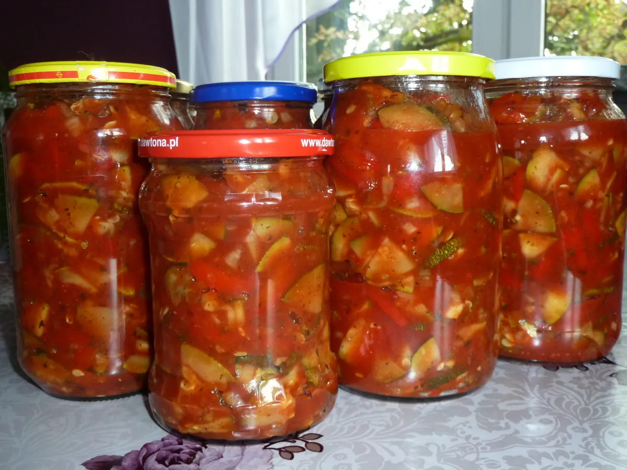 Zdjęcie Sos do spaghetti do słoików z cukinią - łatwy przepis na zimę