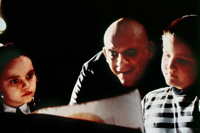 Zdjęcie Rodzina Addamsów: Gdzie obejrzeć pełny film? Ekscentryczna komedia