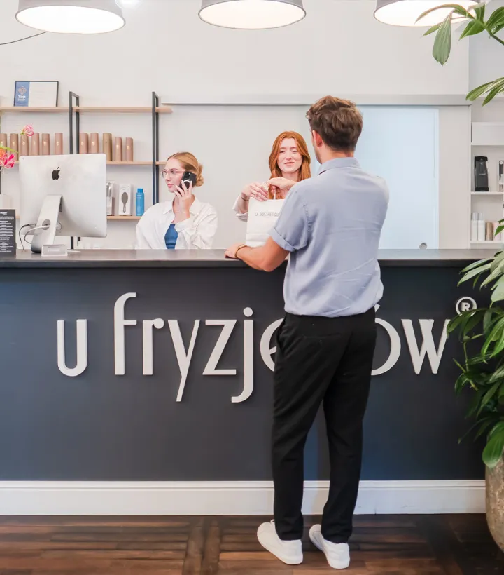 Zdjęcie Fryzjer który dobierze fryzurę Warszawa - znajdź idealną stylizację dla siebie