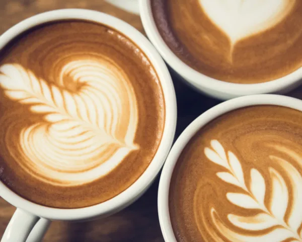 Zdjęcie Jak robić wzorki na kawie - proste techniki dla każdego baristy