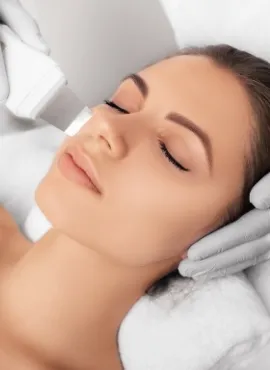 Zdjęcie Jak działa peeling kawitacyjny? Efekty, przeciwwskazania i korzyści dla skóry