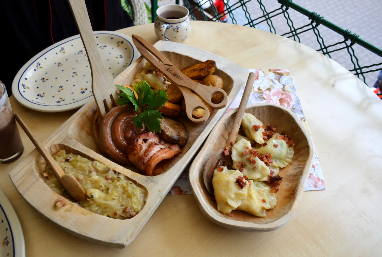 Zdjęcie Co zjeść w Zakopanem? Odkryj najlepsze tradycyjne potrawy i restauracje