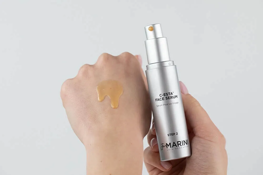 Zdjęcie Czy serum z witaminą C można stosować pod oczy? Odkryj zagrożenia i korzyści