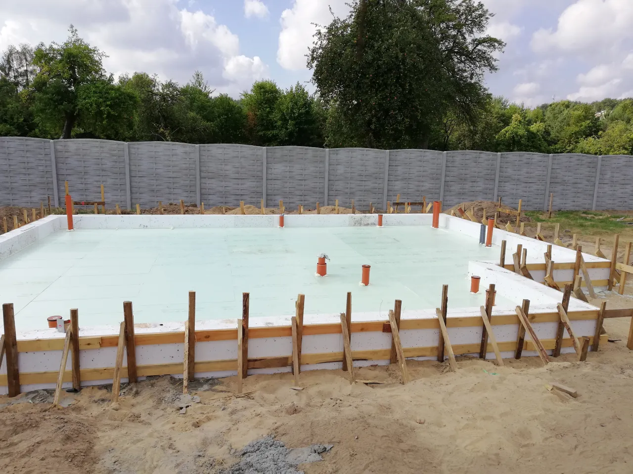 Zdjęcie Styrodur pod płytę fundamentową: korzyści i właściwości izolacji
