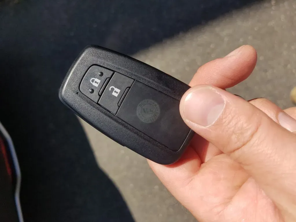 Zdjęcie Jak działa inteligentny kluczyk Toyota? Odkryj jego tajemnice i zalety