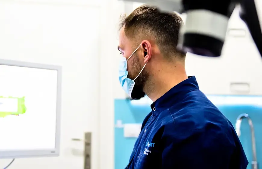 Zdjęcie Czy dentysta to lekarz? Poznaj fakty o kwalifikacjach dentystów