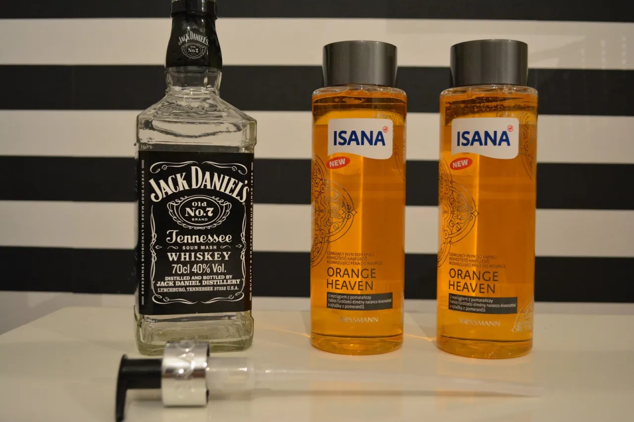 Zdjęcie Pomysły na to, co można zrobić z butelki Jack Daniel&#039;s, które zaskoczą