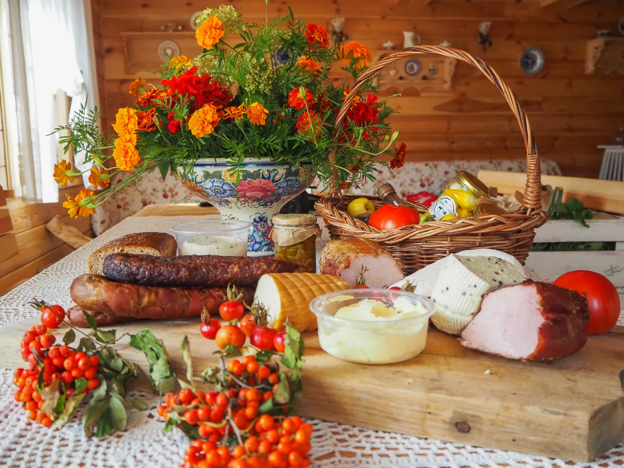 Zdjęcie Gdzie zjeść w Krainie Otwartych Okiennic? Najlepsze restauracje i lokale