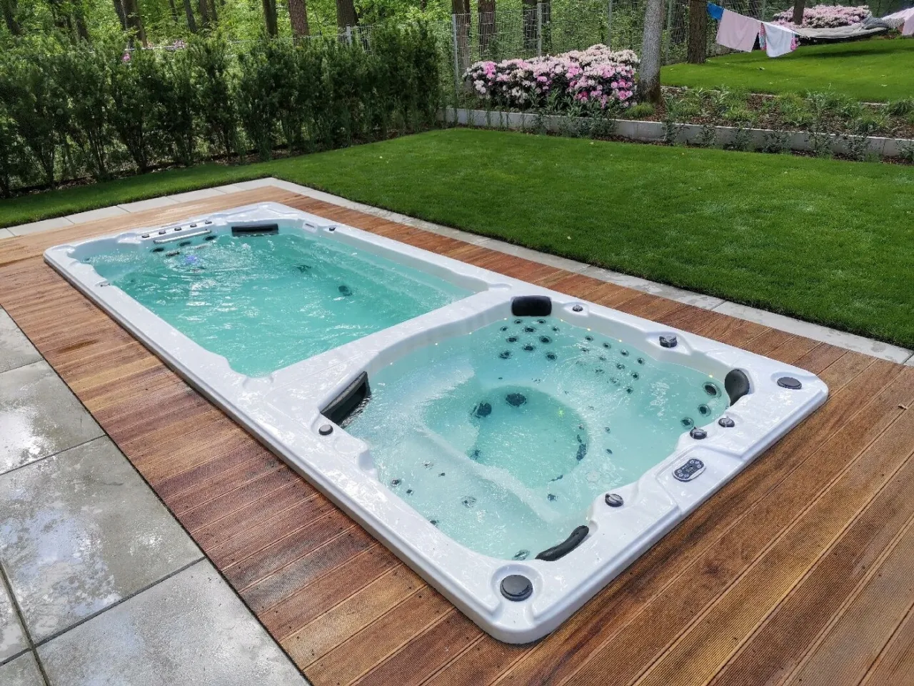 Zdjęcie Wanna spa ogrodowa – idealne rozwiązanie dla relaksu w ogrodzie