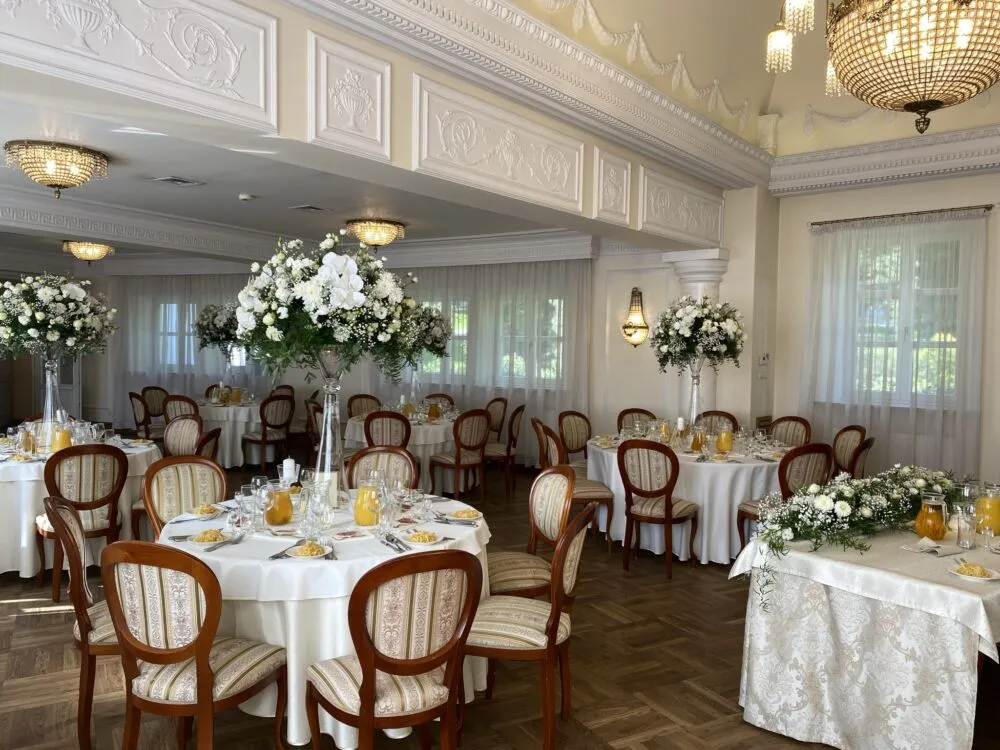 Zdjęcie Pałac w Śmiłowicach: Historia, luksusowy hotel i idealne miejsca na wesele