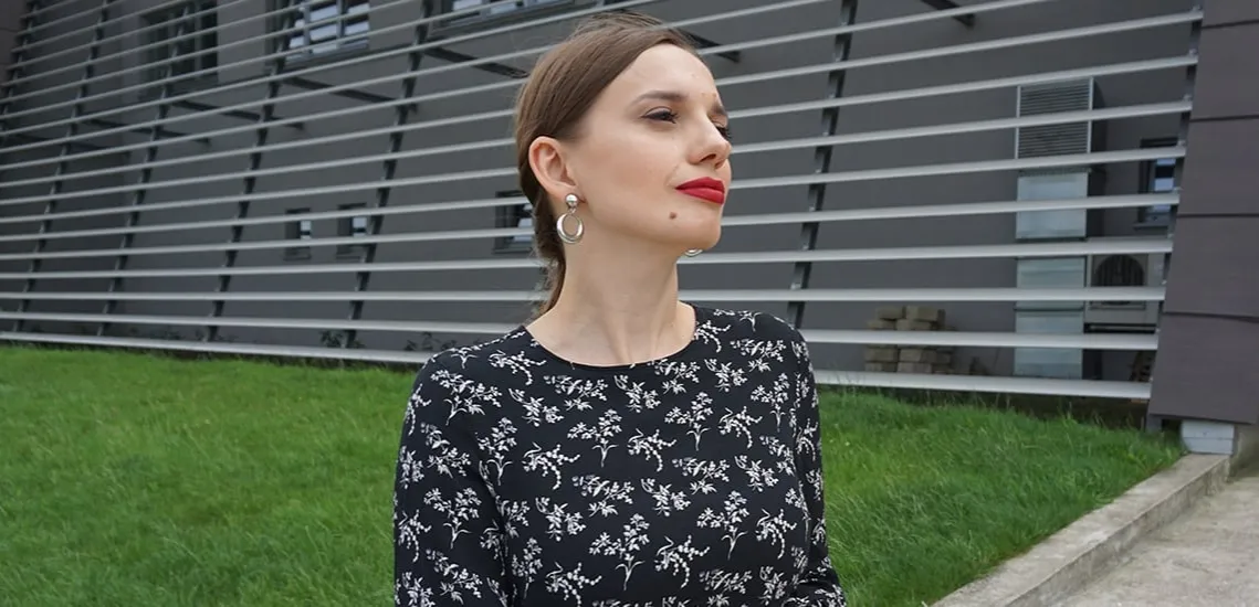 Zdjęcie Czerwona szminka na co dzień: jak wybrać idealny odcień i aplikować