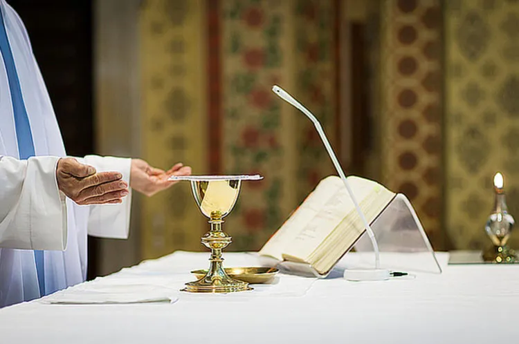 Zdjęcie Kiedy jest czytanie na mszy? Poznaj kluczowy moment liturgii słowa