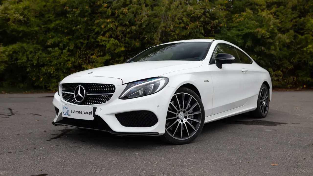 Zdjęcie Mercedes C Klasa AMG - historia, osiągi i technologiczne innowacje