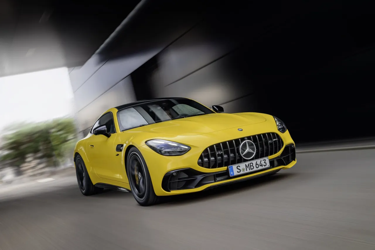 Zdjęcie Mercedes AMG GT 43 – moc, osiągi i luksus w sportowym wydaniu