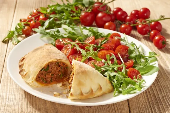 Zdjęcie Co zrobić z sosem bolońskim? 10+ przepis&oacute;w na kreatywne dania!