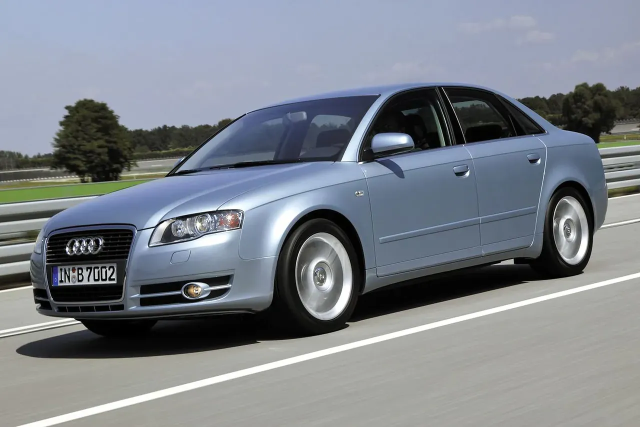 Zdjęcie Gdzie są bezpieczniki w Audi A4 B7? Oto, co musisz wiedzieć