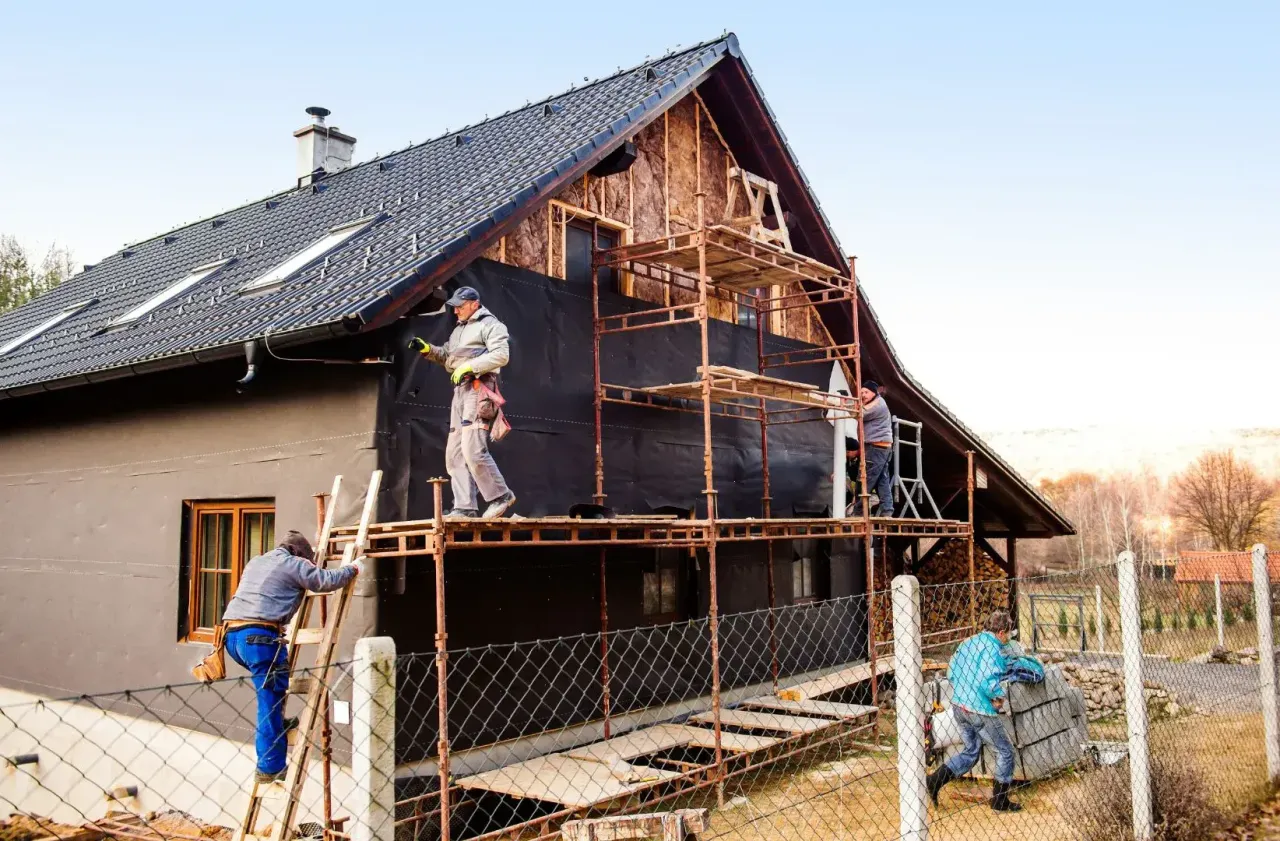 Zdjęcie Ile kosztuje docieplenie budynku? Poznaj ukryte wydatki i oszczędności