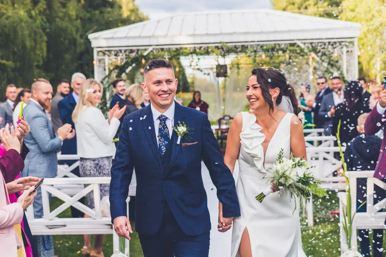 Zdjęcie Fotograf czy kamerzysta na wesele? Kluczowy wyb&oacute;r wspomnień