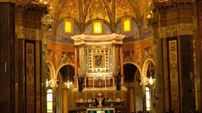 Zdjęcie Transmisja na żywo z sanktuarium w Pompejach – jak uczestniczyć w nabożeństwach online