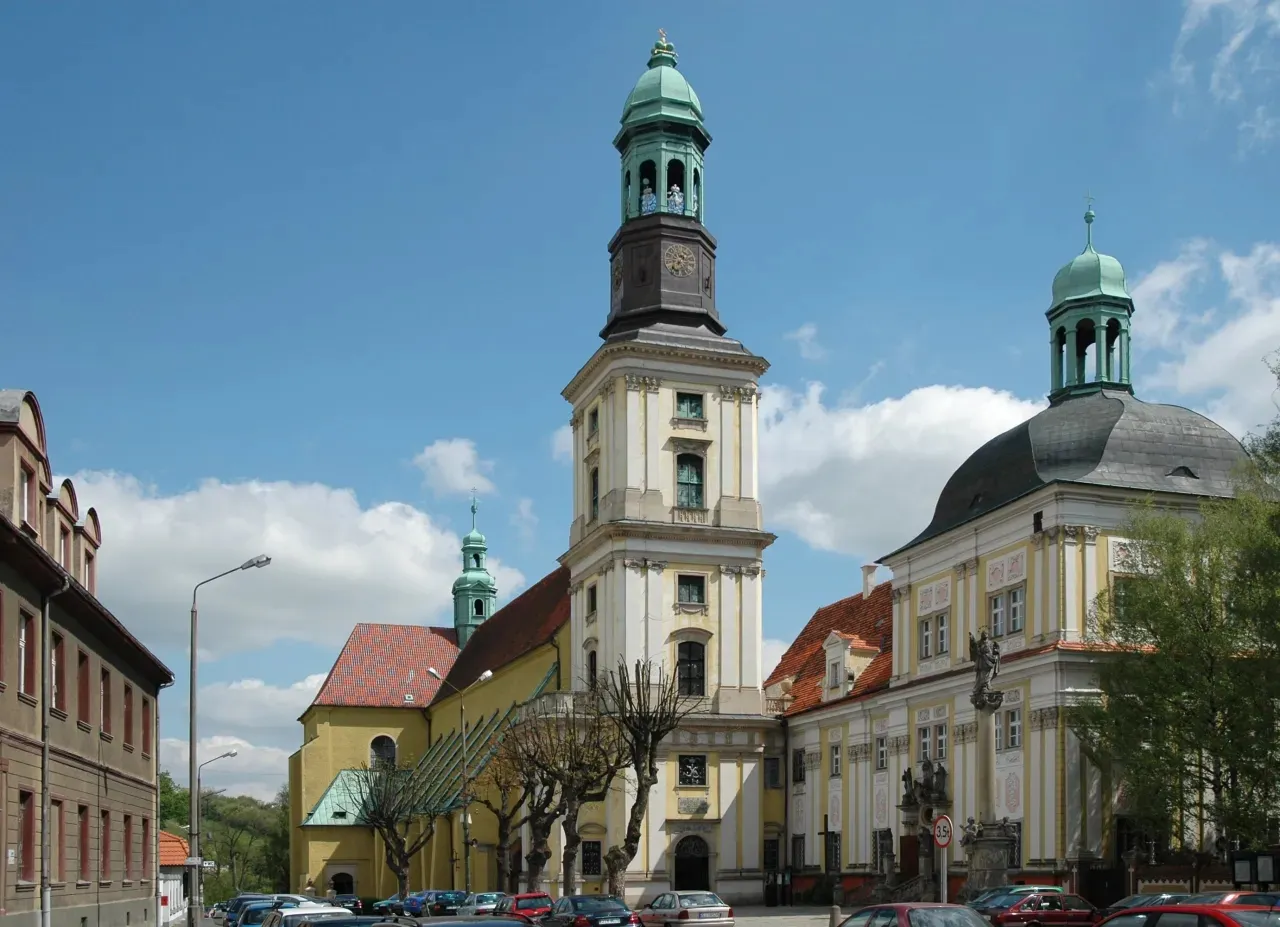 Zdjęcie Sanktuarium JPII w Krakowie: Historia, architektura i msze