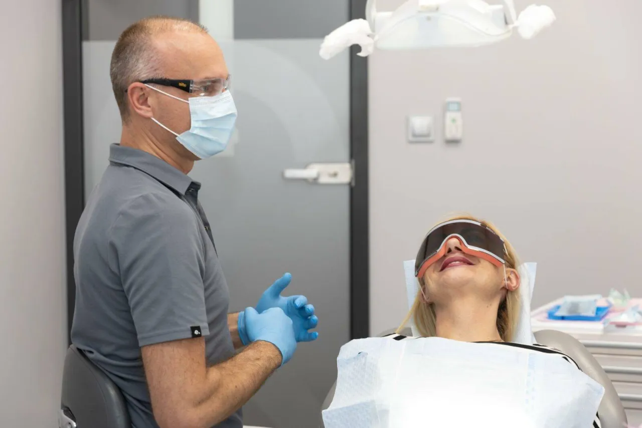 Zdjęcie Jak długo schodzi znieczulenie od dentysty? Czas trwania i wskazówki