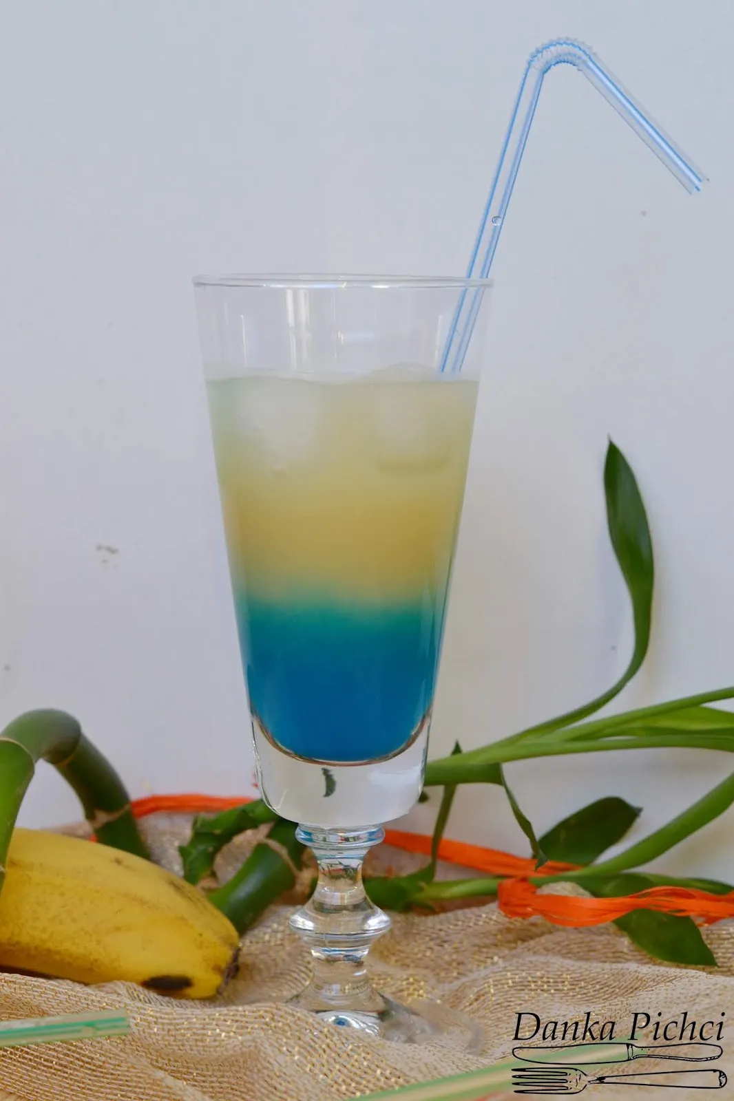 Zdjęcie Najlepsze drinki z sokiem bananowym i Blue Curacao, które musisz spróbować