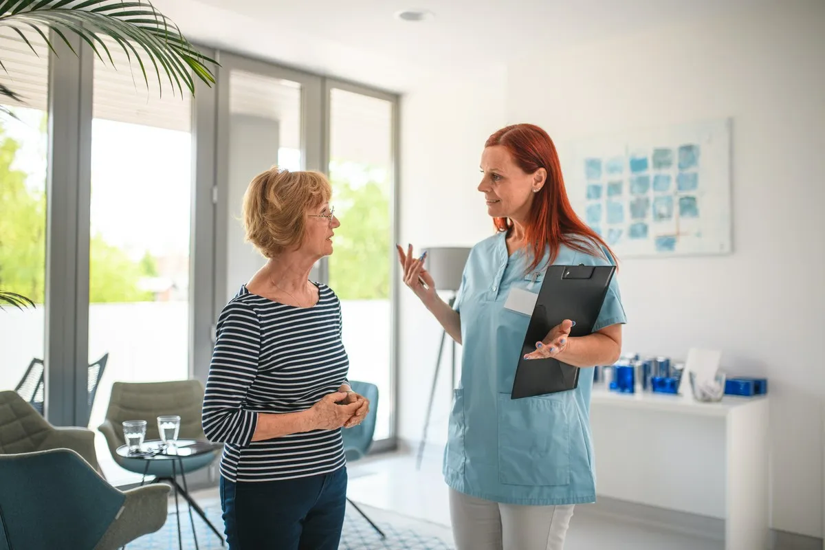 kobieta u fizjoterapeuty uroginekologicznego rozmowa