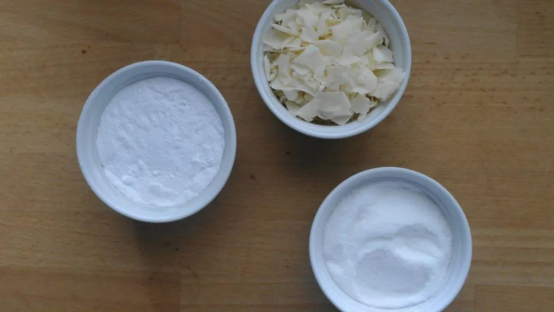 Składniki do domowego proszku do prania: soda, boraks, nadwęglan sodu, płatki mydlane