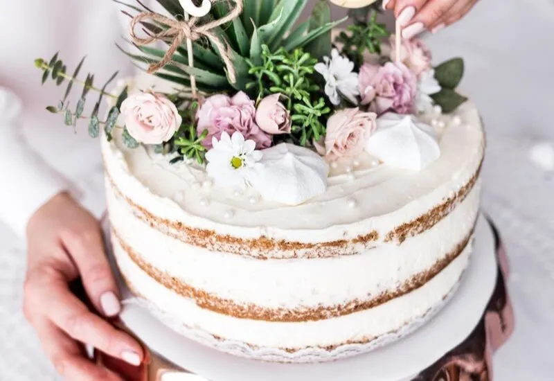 tort naked cake jadalne kwiaty