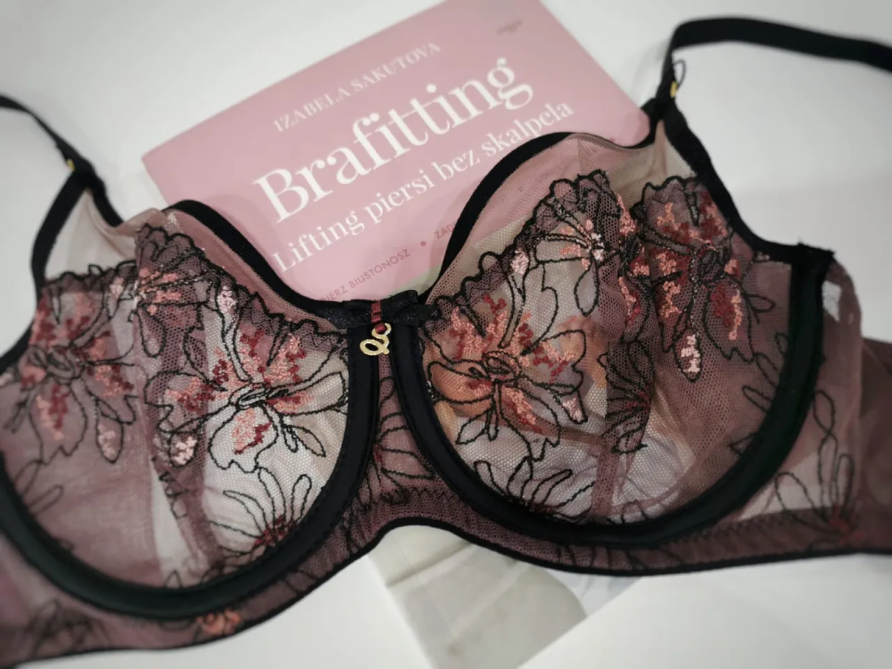 Jak powinien leżeć dobrze dopasowany biustonosz