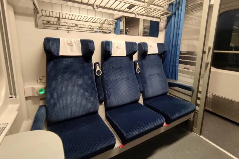 Wnętrze wagonu przedziałowego TLK