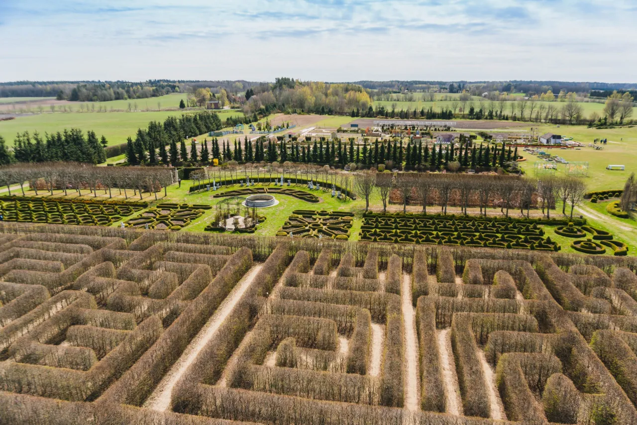 Ogrody Hortulus Dobrzyca labirynt