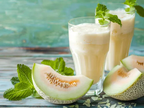 różne gatunki melonów i koktajl z melona