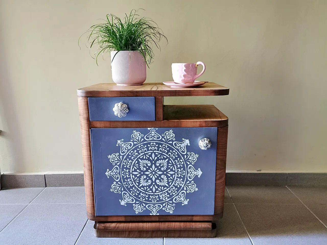 Inspiracje szafki nocne DIY różne style