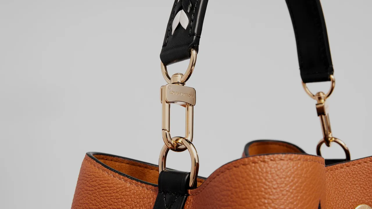 Louis Vuitton Artsy hardware engraving zipper feet