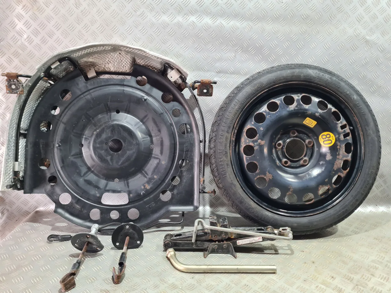Opel Zafira C koło zapasowe pod spodem