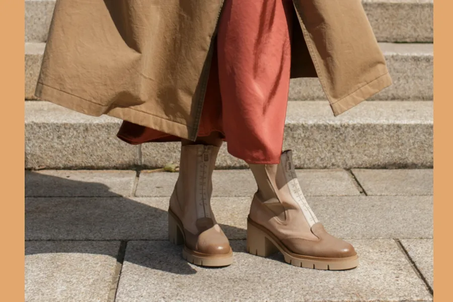 różne fasony beżowych botków