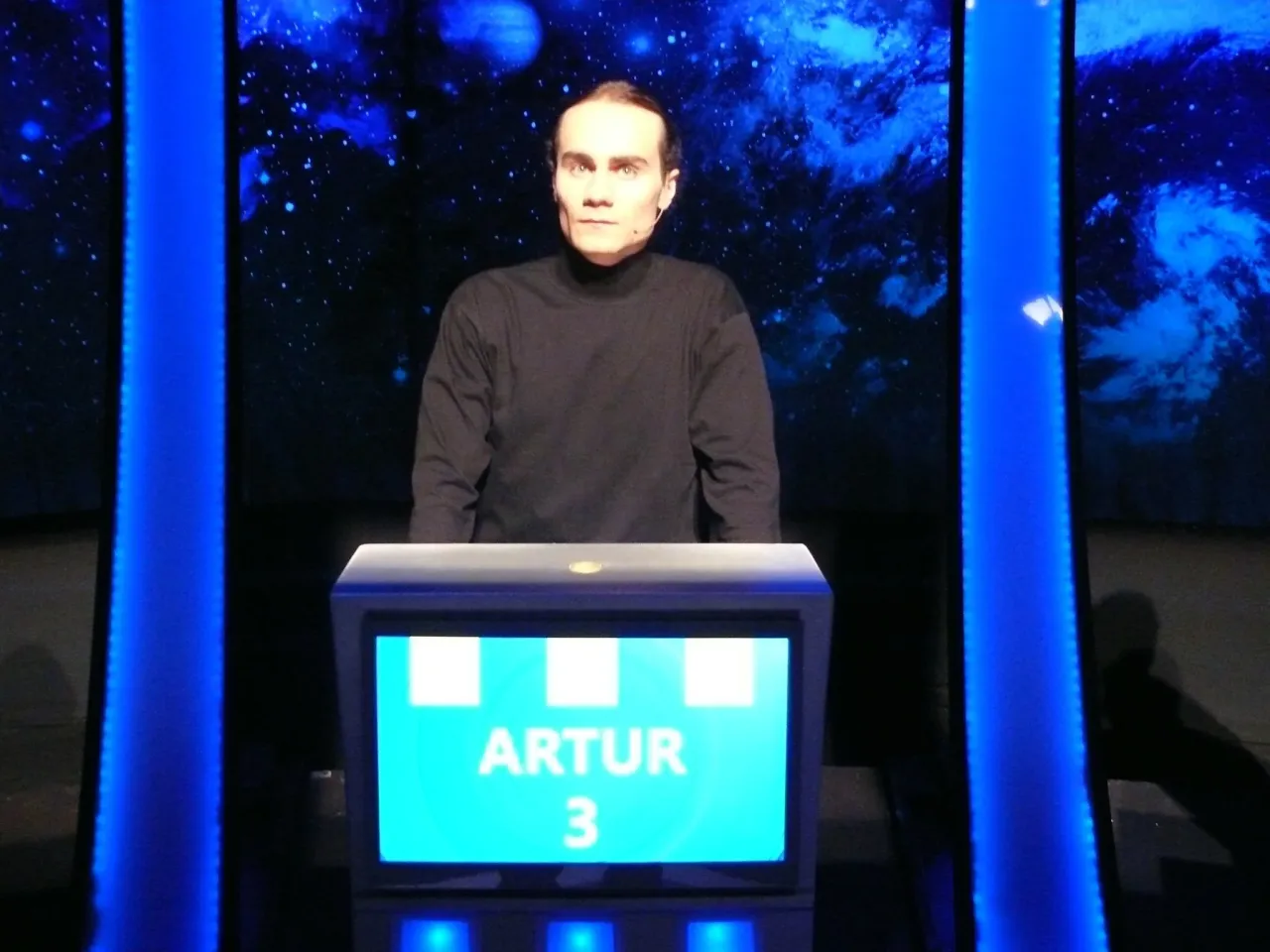 Artur, jeden z dziesięciu, czeka na pytanie. Czy zgłosisz się do gry?