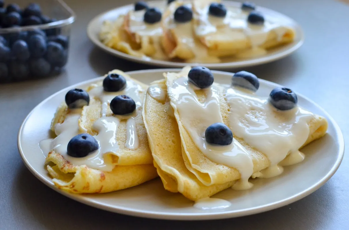 naleśniki z serem i owocami